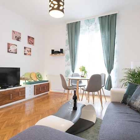 French Balcony - 45M² - Szeneviertel Daire Viyana Dış mekan fotoğraf
